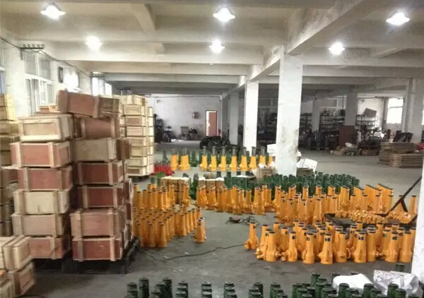 千斤頂庫(kù)房打包前夕