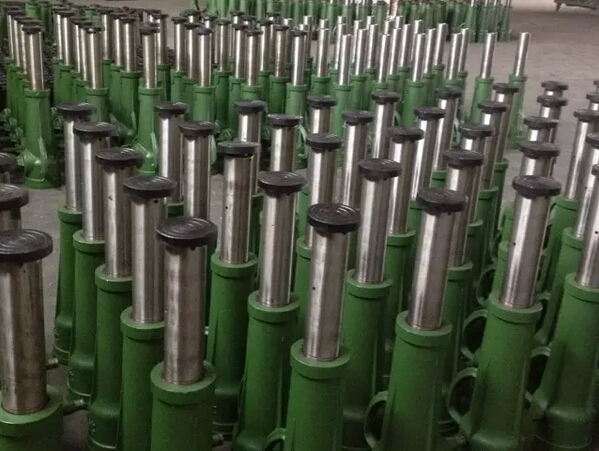 螺旋千斤頂庫(kù)存展示一角